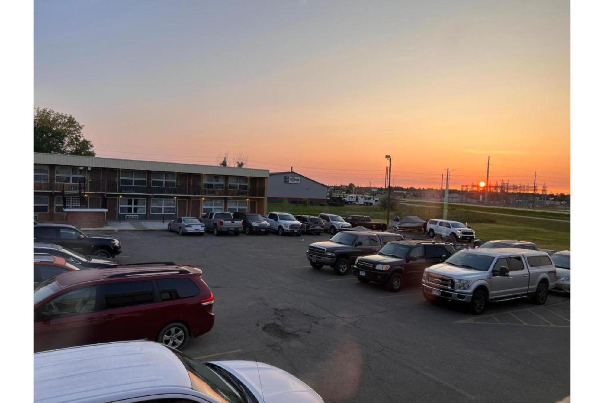 Devils Lake Inn By Oyo Near Devils Lake Regional Airport Exterior foto