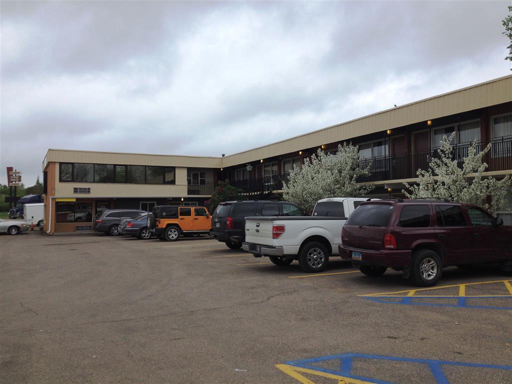 Devils Lake Inn By Oyo Near Devils Lake Regional Airport Exterior foto